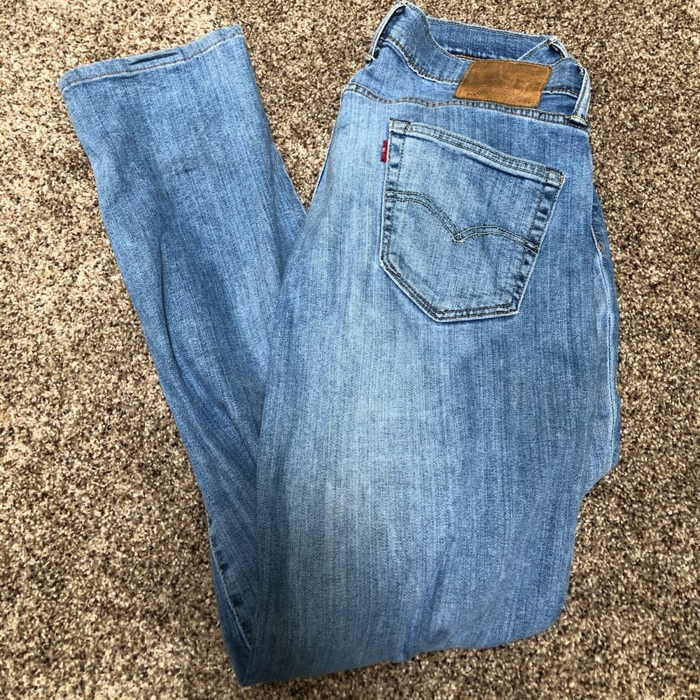 Light wash Levi’s